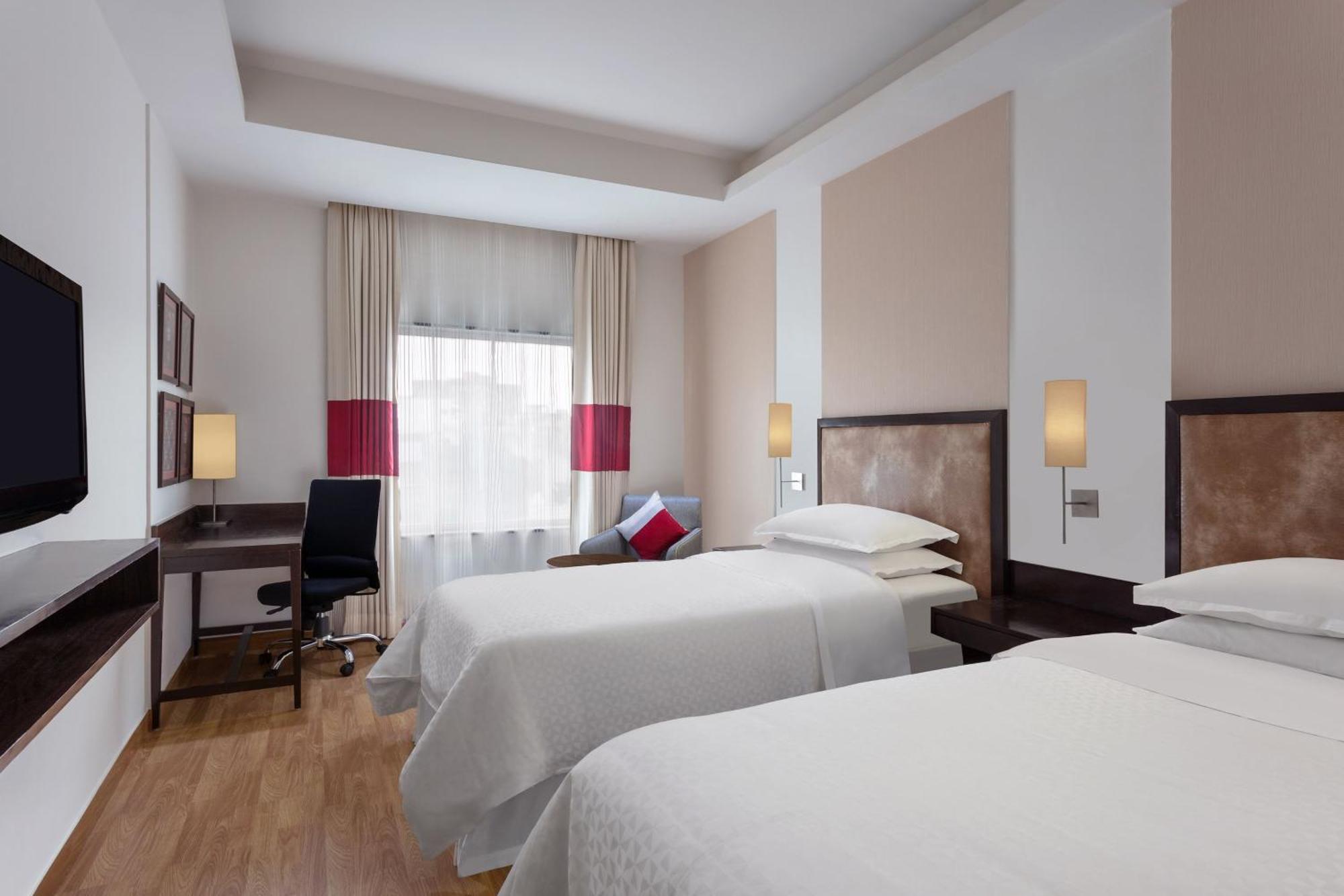 Four Points By Sheraton Vadodara Extérieur photo